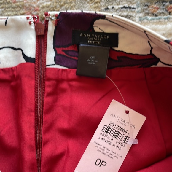 Ann Taylor Floral Skirt - Picture 6 of 7